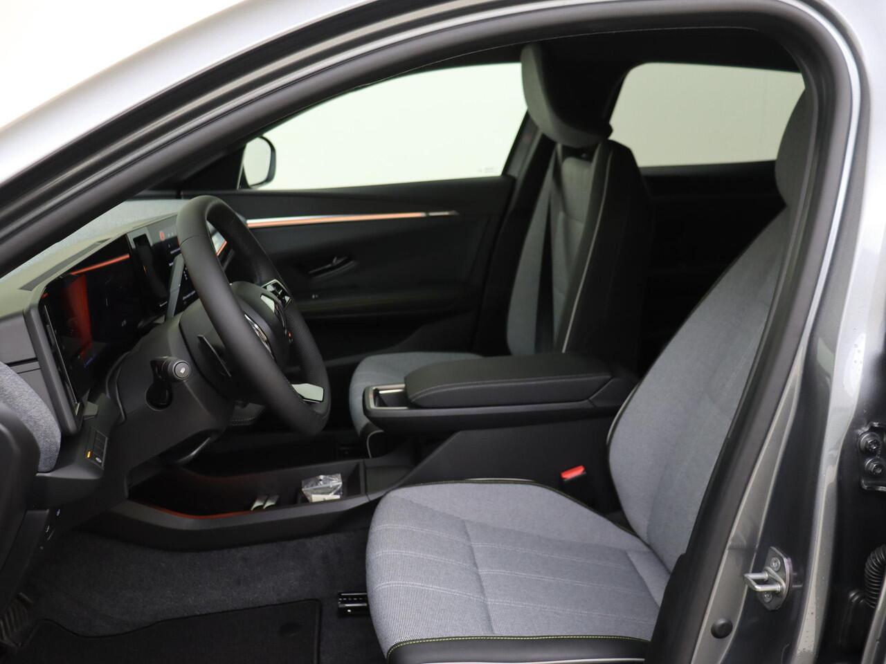 Renault MEGANE E-Tech comfort range techno 60 kWh | Navigatie met Google Integratie | Climate Control | Cruise Control Adaptief | Apple Carplay/Android Auto | Harman Kardon Premium Audio | Warmtepomp | Pack Winter | Parkeersensoren incl. Camera |