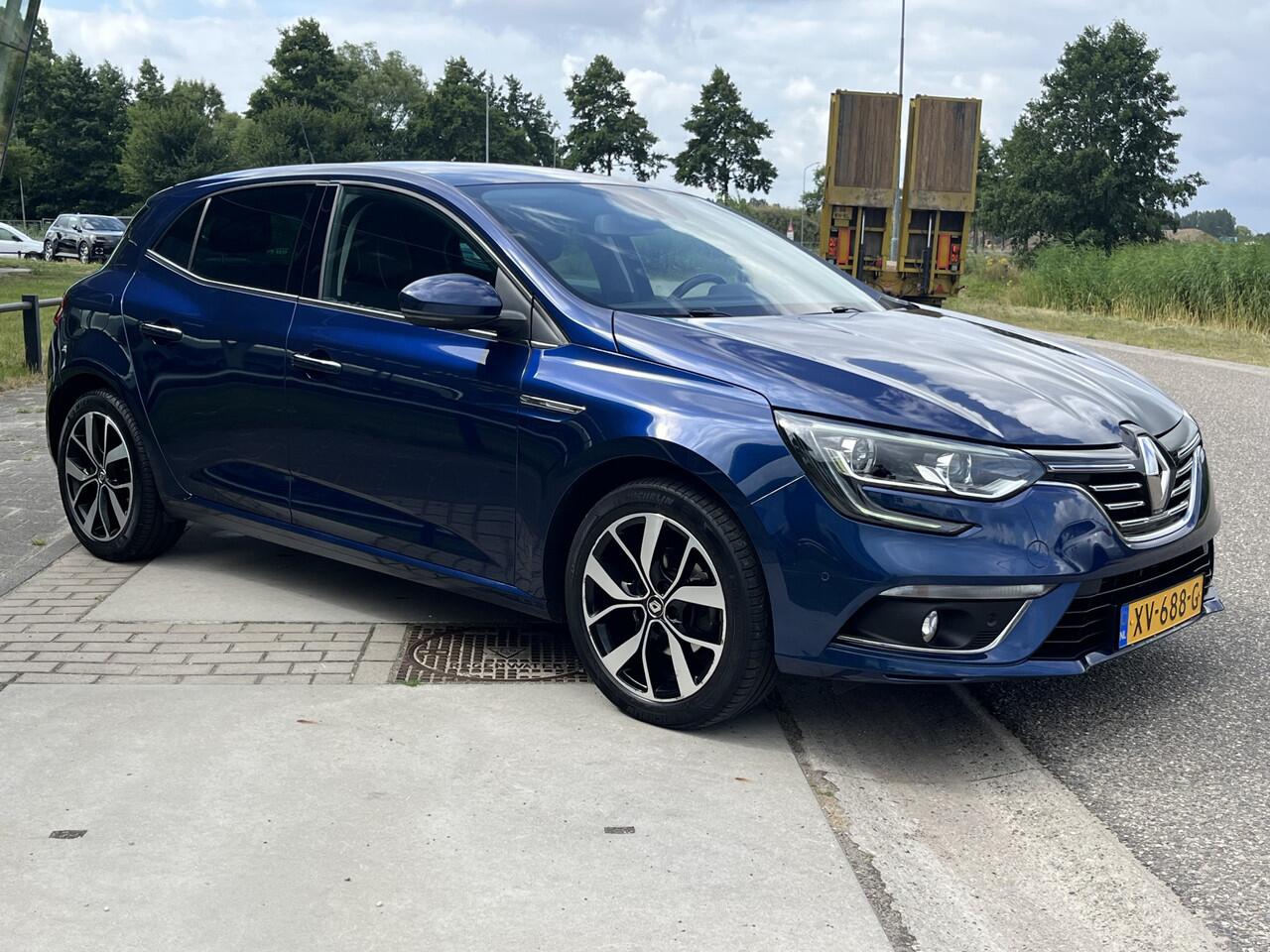 Renault MEGANE 1.3 TCe Bose 140PK / Camera / Groot scherm / Aut. Parkeren / Clima / Cruise /