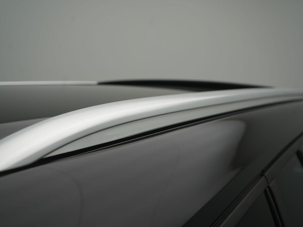 Renault MEGANE Estate TCe 140 Bose - Occasion Lease vanaf ¤589 p/m - RIJKLAARPRIJS - Achteruitrijcamera - Elektrisch Glazen Schuif/Kanteldak - Dealeronderhouden