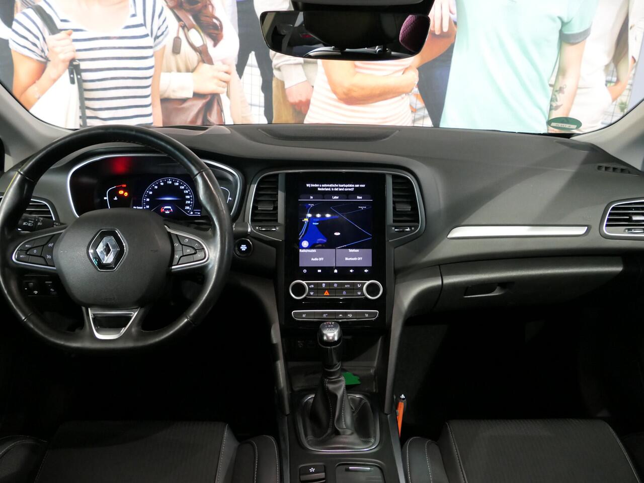 Renault MEGANE Estate 1.3 TCe Intens Dode hoek - Trekhaak - Headup display - Parkeerassistent