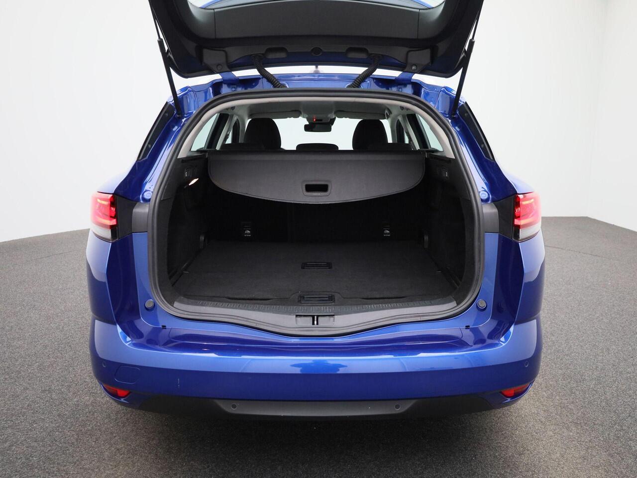 Renault MEGANE Estate 1.3 TCe 140Pk Equilibre | Navigatie | Apple/Android Carplay | Climate & Cruise Control | Parkeersensoren | Airco | LED Verlichting | DAB+ Radio