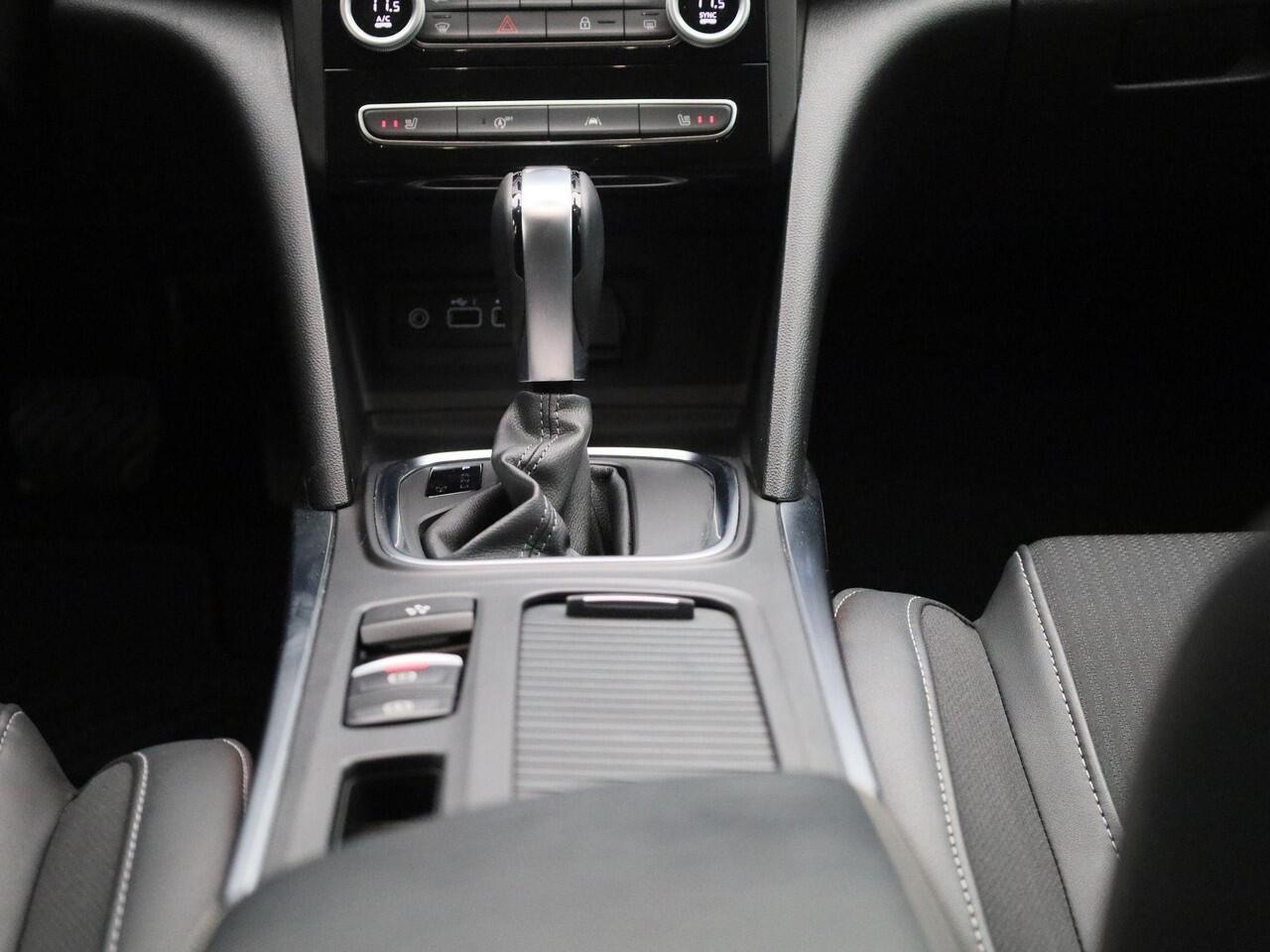 Renault MEGANE Estate TCe 140 Techno | Automaat | Stoelverwarming | Achteruitrijcamera