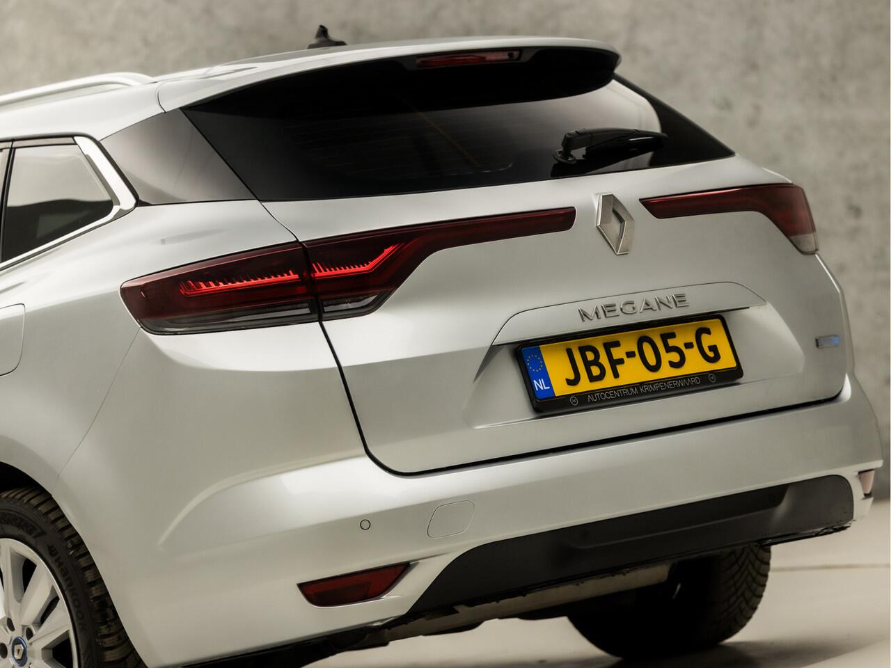 Renault MEGANE Estate 1.6 E-Tech Plug-In Hybrid Sport 160Pk Automaat (VIRTUAL COCKPIT, APPLE CARPLAY, GROOT NAVI, LED KOPLAMPEN, SPORTSTOELEN, PARKEERSENSOREN, CRUISE, NIEUWE APK, NIEUWSTAAT)
