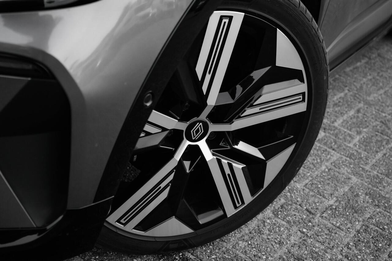 Renault MEGANE E-Tech EV60 Optimum Charge Iconic | lederen bekleding | Harman Kardon audio | elektrisch stoelverstelling | 16 % bijtelling over 30K > 60 mnd af nieuw | | incl. Bovag rijklaarpakket met 12 maanden garantie |