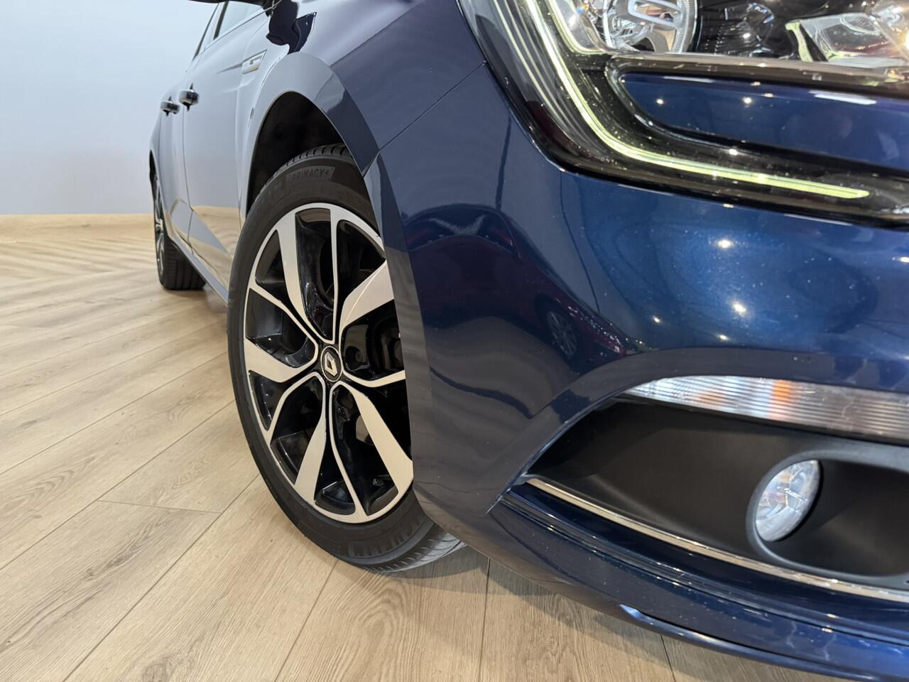 Renault MEGANE Estate 1.3 TCe Bose Airco ECC | Bose | Trekhaak | Automaat | Apple Carplay Android Auto | NAP | Isofix | DAB