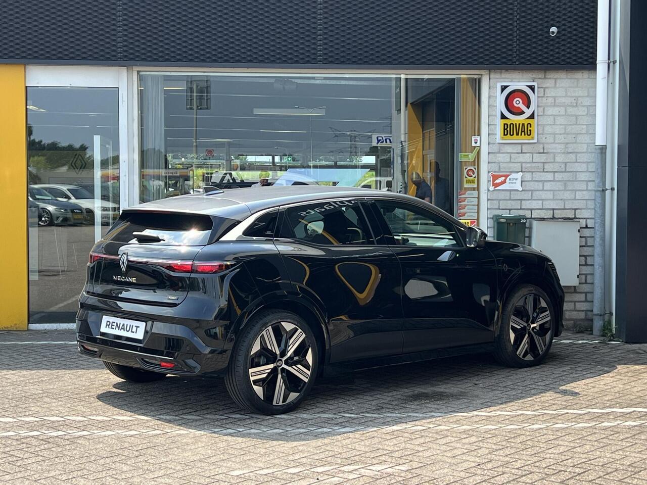 Renault MEGANE E-Tech comfort range iconic 60 kWh | Direct leverbaar | 360 graden camera | Stoel & stuur verwarming | Cruise adaptief | Harman & Kardon |