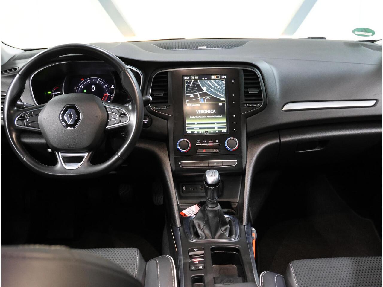 Renault MEGANE Estate TCe 140PK Bose | AppleCarPlay/AndroidAuto | Cruise Control | Climate Control | Navigatie | Parkeersensoren | Trekhaak | Isofix | Privacy Glass | BOSE SOUND |