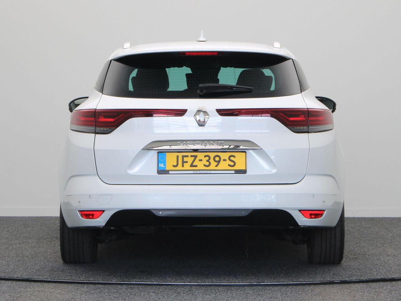 Renault MEGANE Estate TCe 140 Techno | Stoel-stuur verwarming | Navigatie | Achteruitrijcamera | Parkeersensoren rondom |