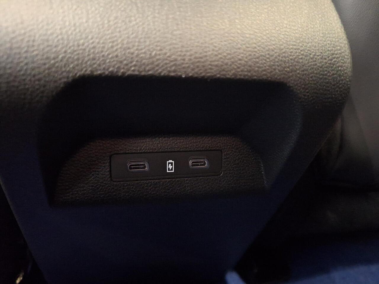 Renault MEGANE E-Tech Esprit Alpine 220 Comfort Range 60 kWh | All season banden | Pack Driving & Sound | Van: ¤ 44.359,- nu rijklaar voor: ¤ 42.359,-