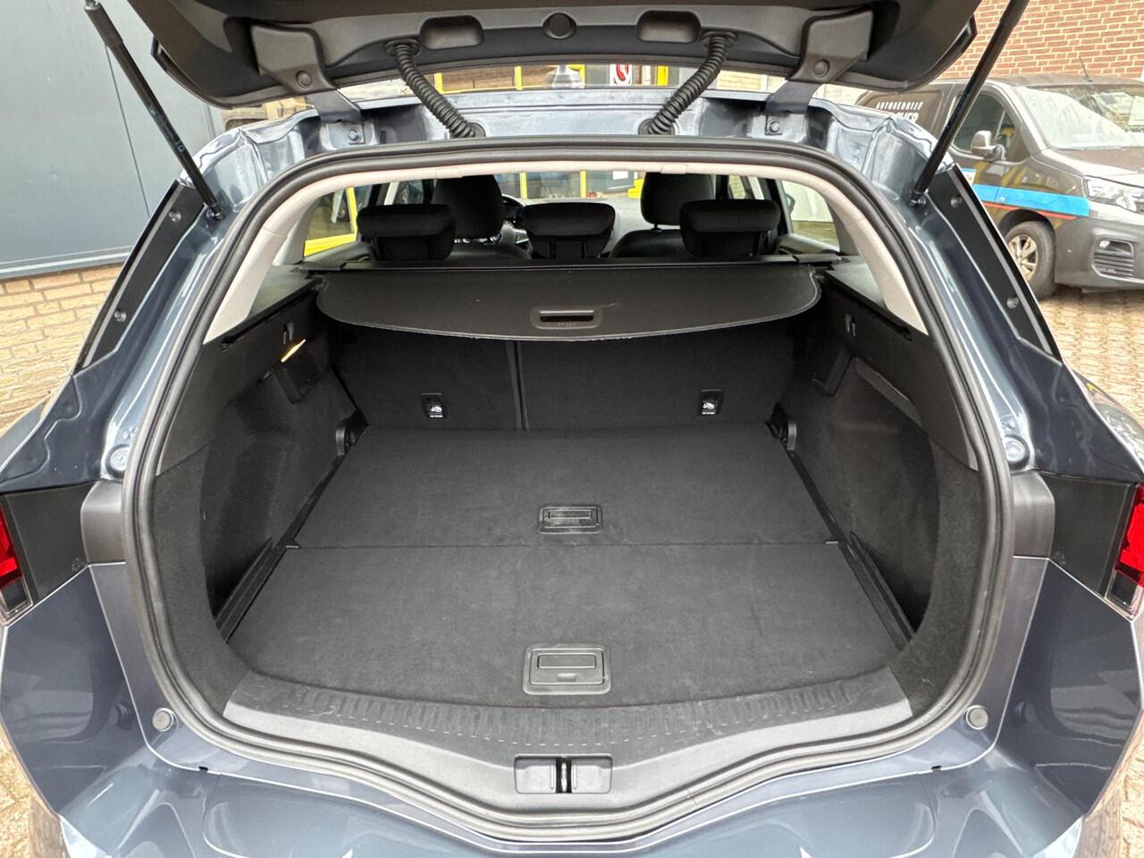 Renault MEGANE Estate 1.3 TCe 140 Equilibre / Incl 12 Maanden BOVAG garantie