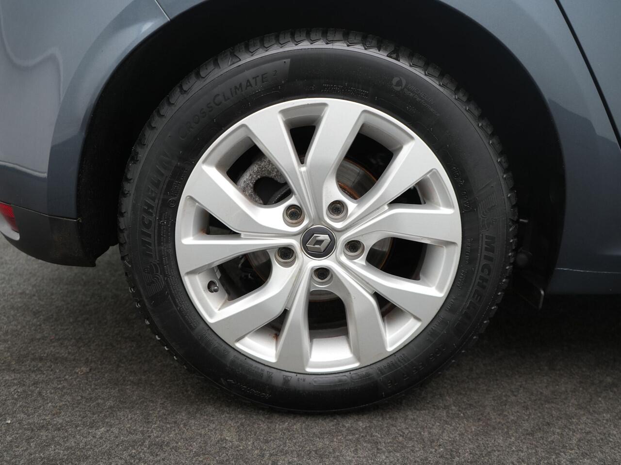 Renault MEGANE TCe 115 Limited - Occasional Lease vanaf ¤674 p/m - RIJKLAARPRIJS - All Seasonbanden - Cruise Control - Trekhaak