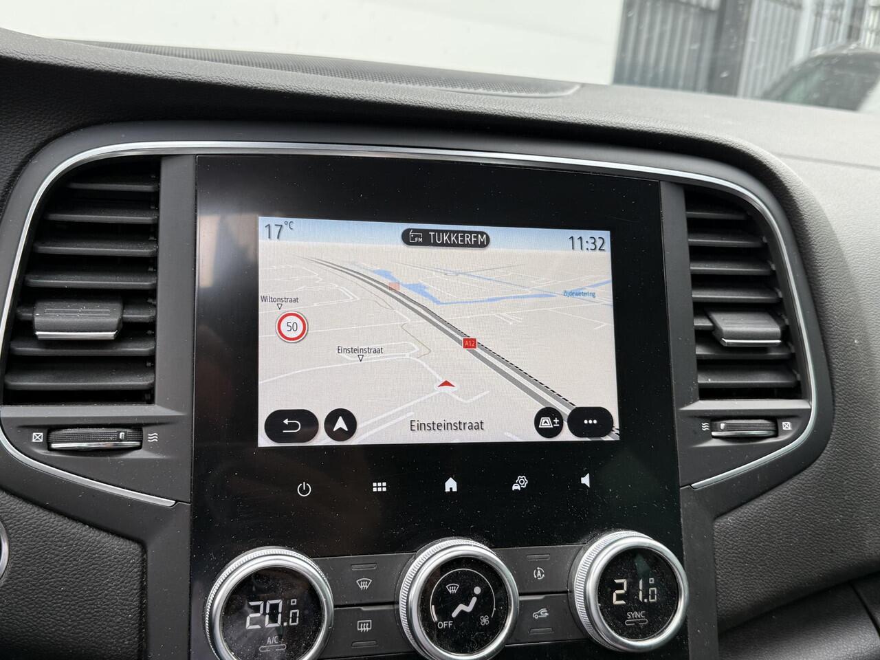 Renault MEGANE Estate 1.3 TCe Intens | Panoramadak | Parkeerhulp | Navigatie | Dealer Onderhouden