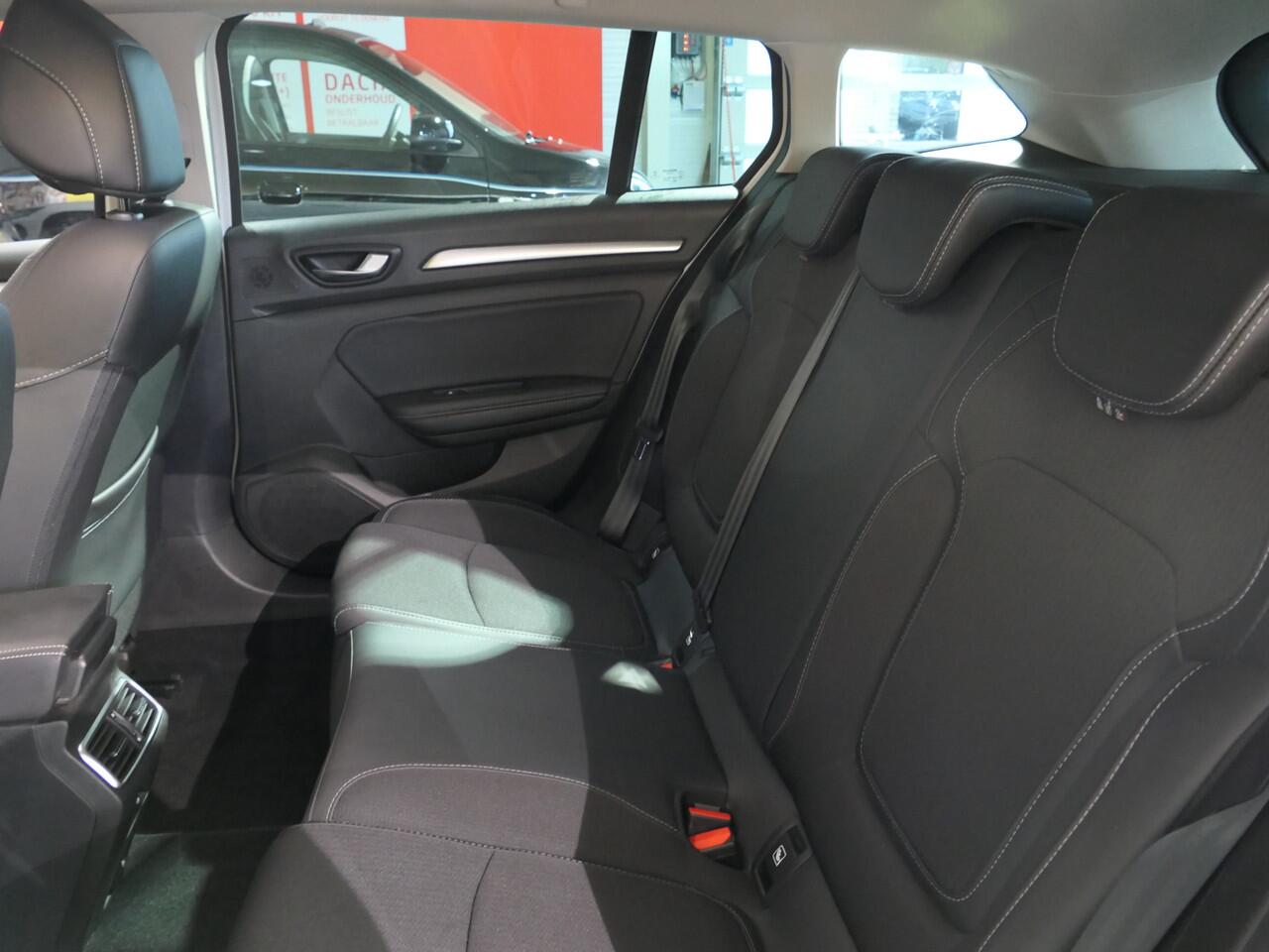 Renault MEGANE Estate 1.3 TCe Intens - Occasion Lease vanaf ¤494 p/m - Trekhaak - Sensor v+a - Cruise - Navi