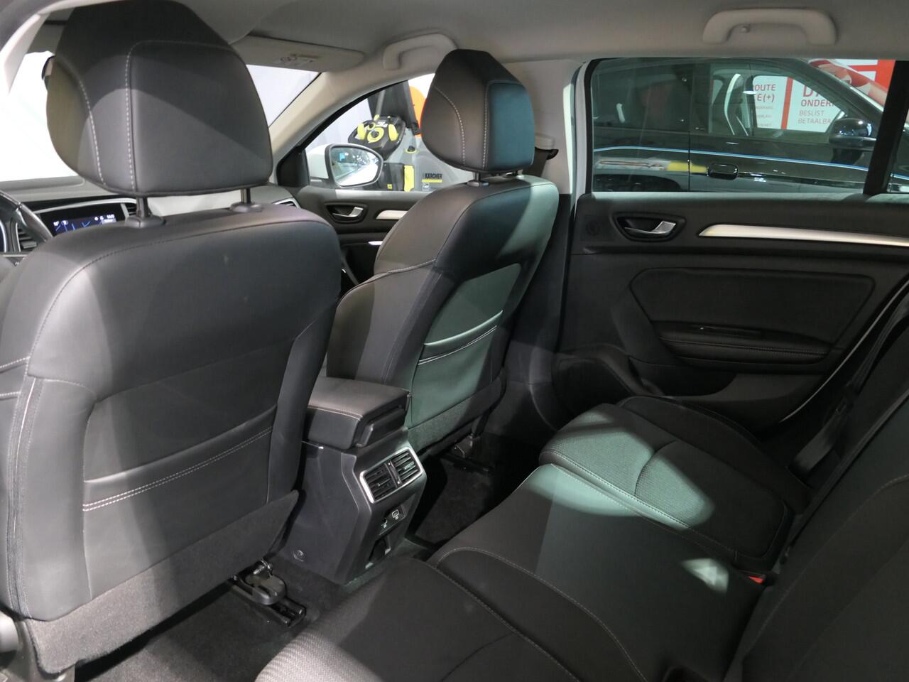 Renault MEGANE Estate 1.3 TCe Intens - Occasion Lease vanaf ¤494 p/m - Trekhaak - Sensor v+a - Cruise - Navi