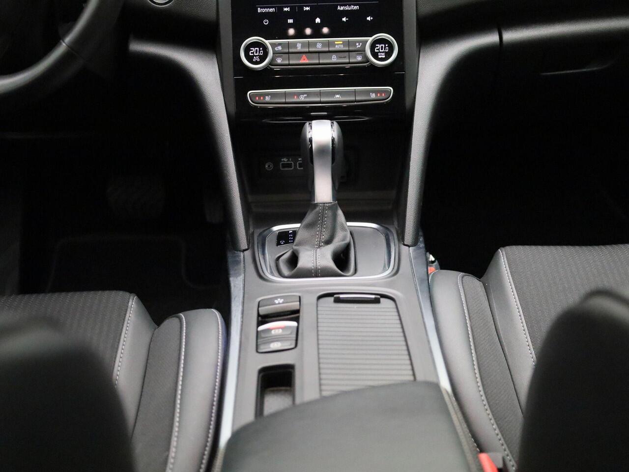 Renault MEGANE Estate 1.3 TCe 140 Techno | Stoel- & Stuurwielverwarming | 9,3" Full-Map Navigatie | Camera | PDC Voor + Achter | Climate Control | LED Pure Vision | Keyless | 17" LMV | Privacy Glass | Apple Carplay & Android Auto