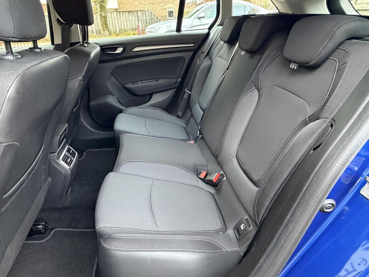 Renault MEGANE Estate 1.3 TCe 140 Equilibre | PDC | Clima |