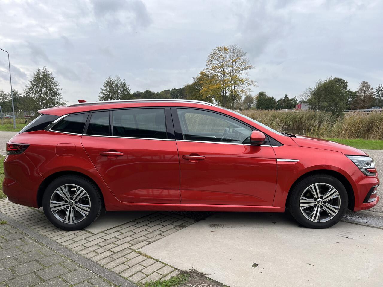 Renault MEGANE Estate 1.5 Blue dCi Intens / Automaat / Camera / Apple Carplay - Android Auto / Bose / Keyless / 16'' LMV /