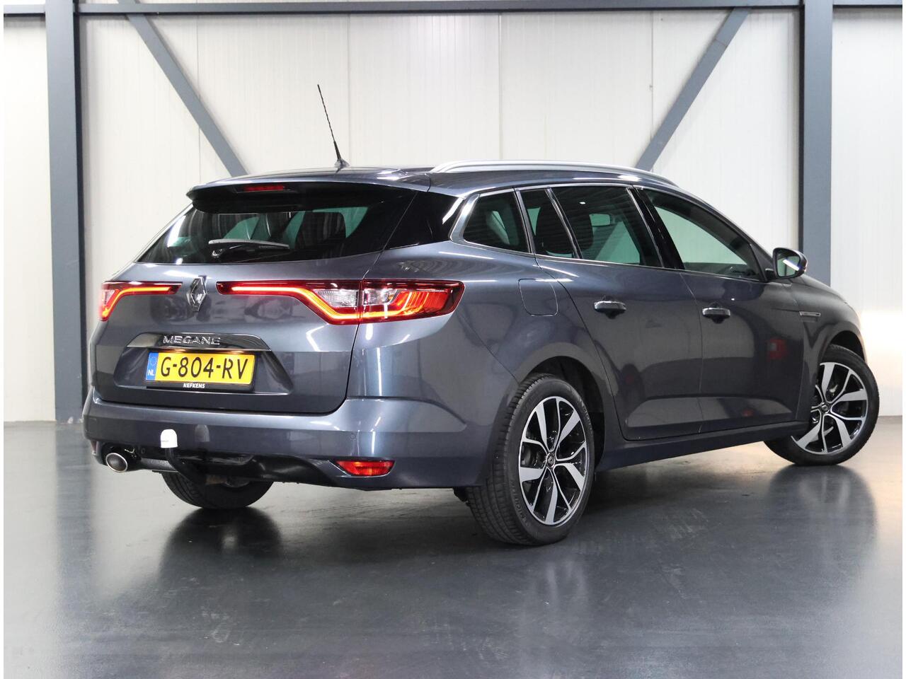 Renault MEGANE Estate TCe 140PK Bose | AppleCarPlay/AndroidAuto | Cruise Control | Climate Control | Navigatie | Parkeersensoren | Trekhaak | Isofix | Privacy Glass | BOSE SOUND |