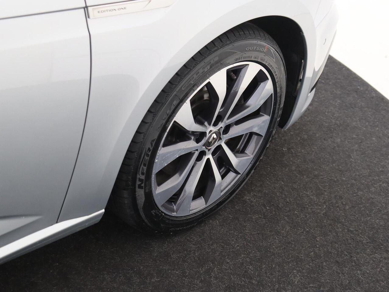 Renault MEGANE Estate 1.3 TCe Business Edition One |BTW | AUTOMAAT | Trekhaak 1700 kg| Cruise & Climate Control| Navigatie | Achteruitrijcamera