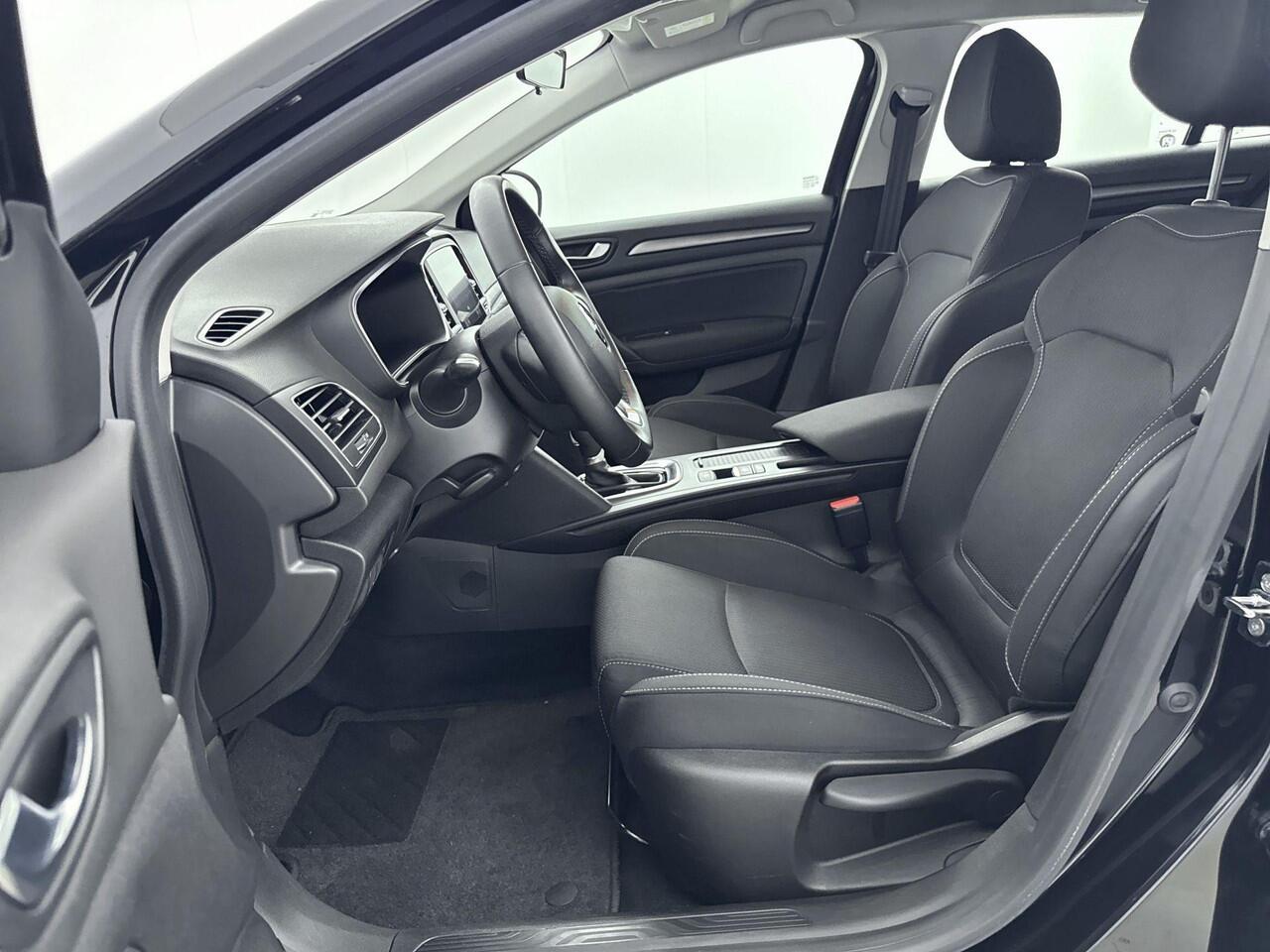 Renault MEGANE Estate 1.6 E-Tech Plug-In Hybrid 160Pk Business Zen | Navigatie | Cruise & Climate Control | Apple & Android Carplay | All Season Banden |