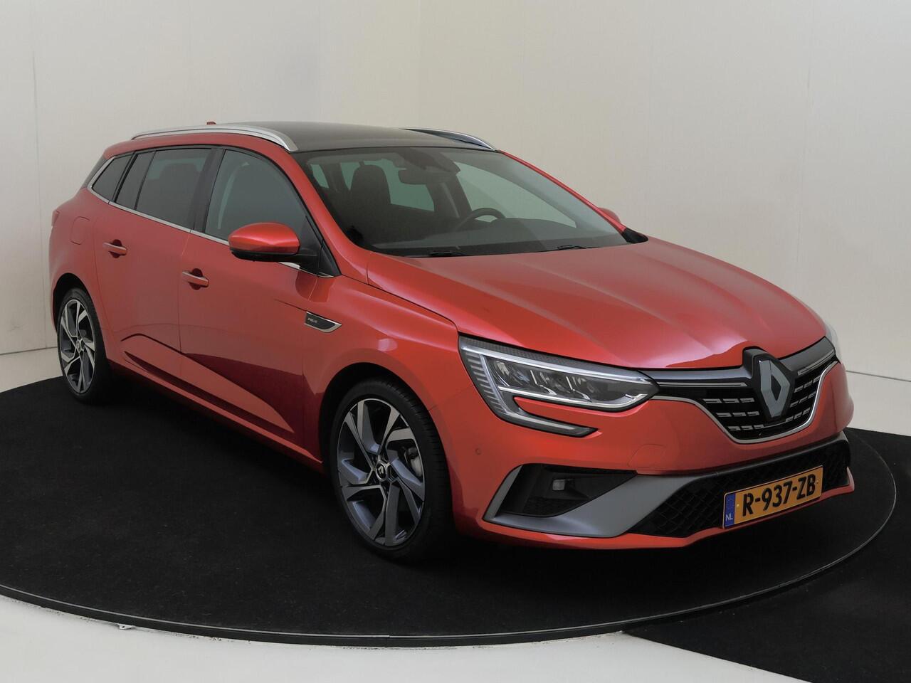 Renault MEGANE Estate 1.6 E-Tech Plug-In Hybrid 160 R.S. Line | AUTOMAAT |Panoramisch schuifkanteldak |Cruise & Climate Control |PDC voor & achter |Trekhaak |Bose Audio