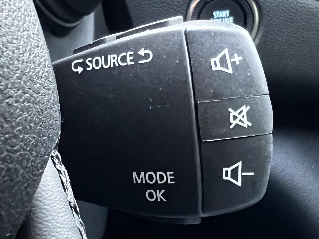 Renault MEGANE Estate 1.6 E-Tech Plug-In Hybrid 160 Techno / Dealer onderhouden / EAER 51 km / Navigatie / HUD / Stuur- en stoelverwarming / Apple Carplay Android / 17" LM wielen / Camera / Parkeerassistent /