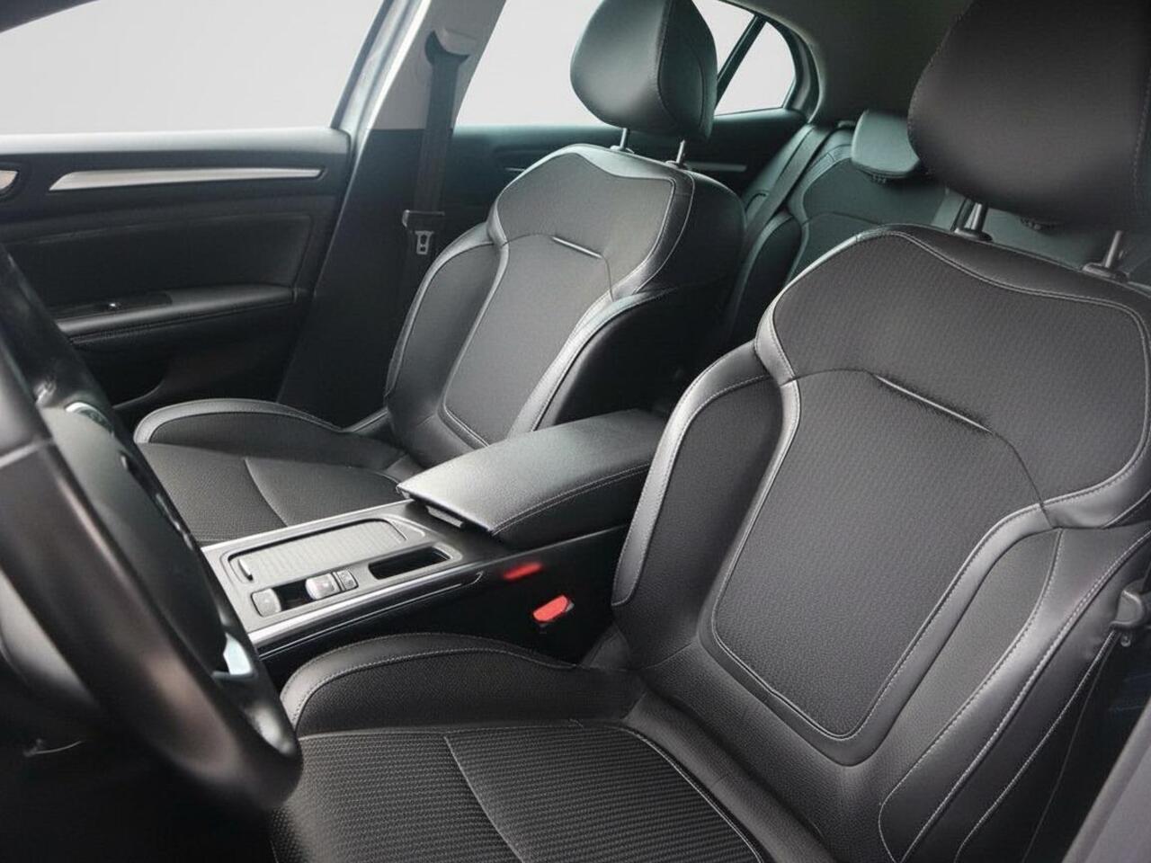 Renault MEGANE 1.6 E-Tech Plug-In Hybrid 160 Business Edition One | Clima | Cruise | Multimedia/Navi | PDC + Camera |