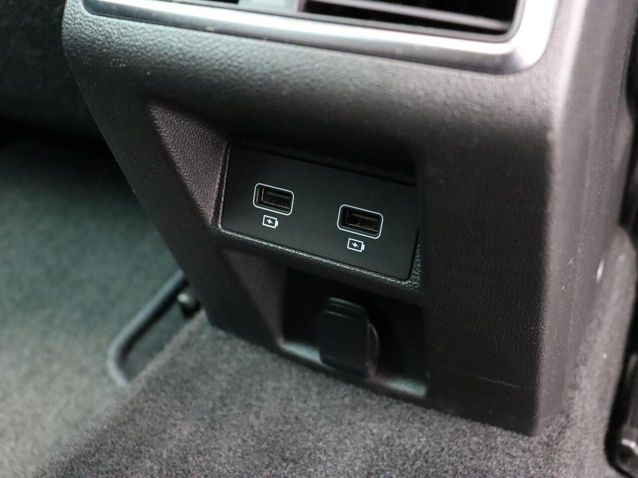 Renault MEGANE Estate 1.6 E-Tech Plug-In Hybrid 160 Intens | Trekhaak | Stoelverwarming |