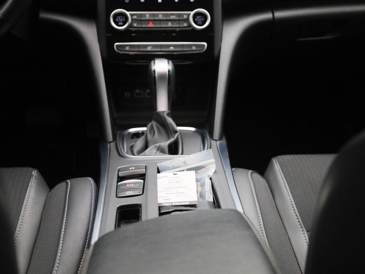 Renault MEGANE Estate 1.3 TCe 140Pk Techno | Automaat | Navigatie | Verwarmbare Voorstoelen | Apple/Android Carplay | Achteruitrijcamera & Parkeersensoren | Elektrisch Verstelbare Spiegels |