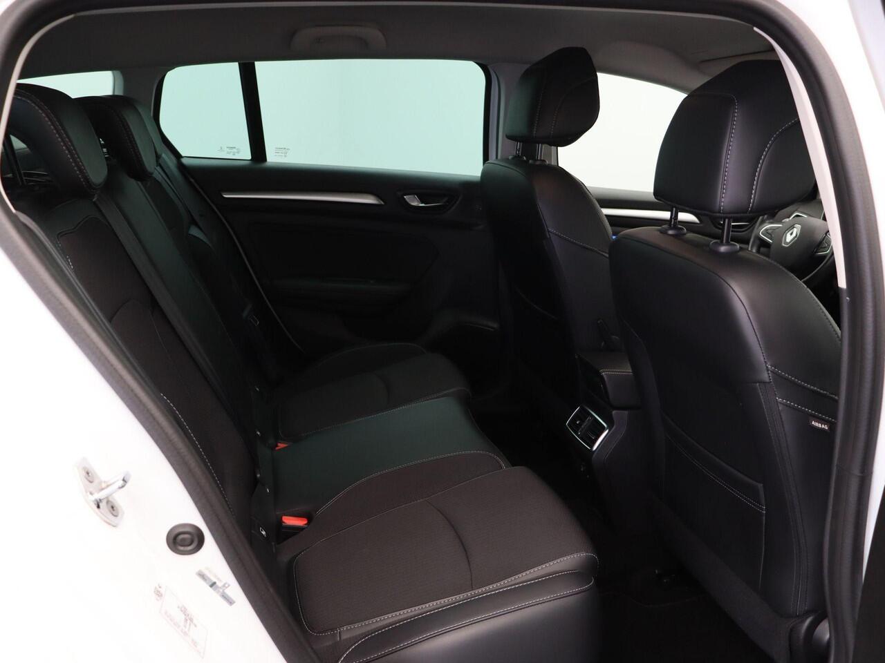 Renault MEGANE Estate TCe 140 Techno | Stoel-stuur verwarming | Navigatie | Achteruitrijcamera | Parkeersensoren rondom |