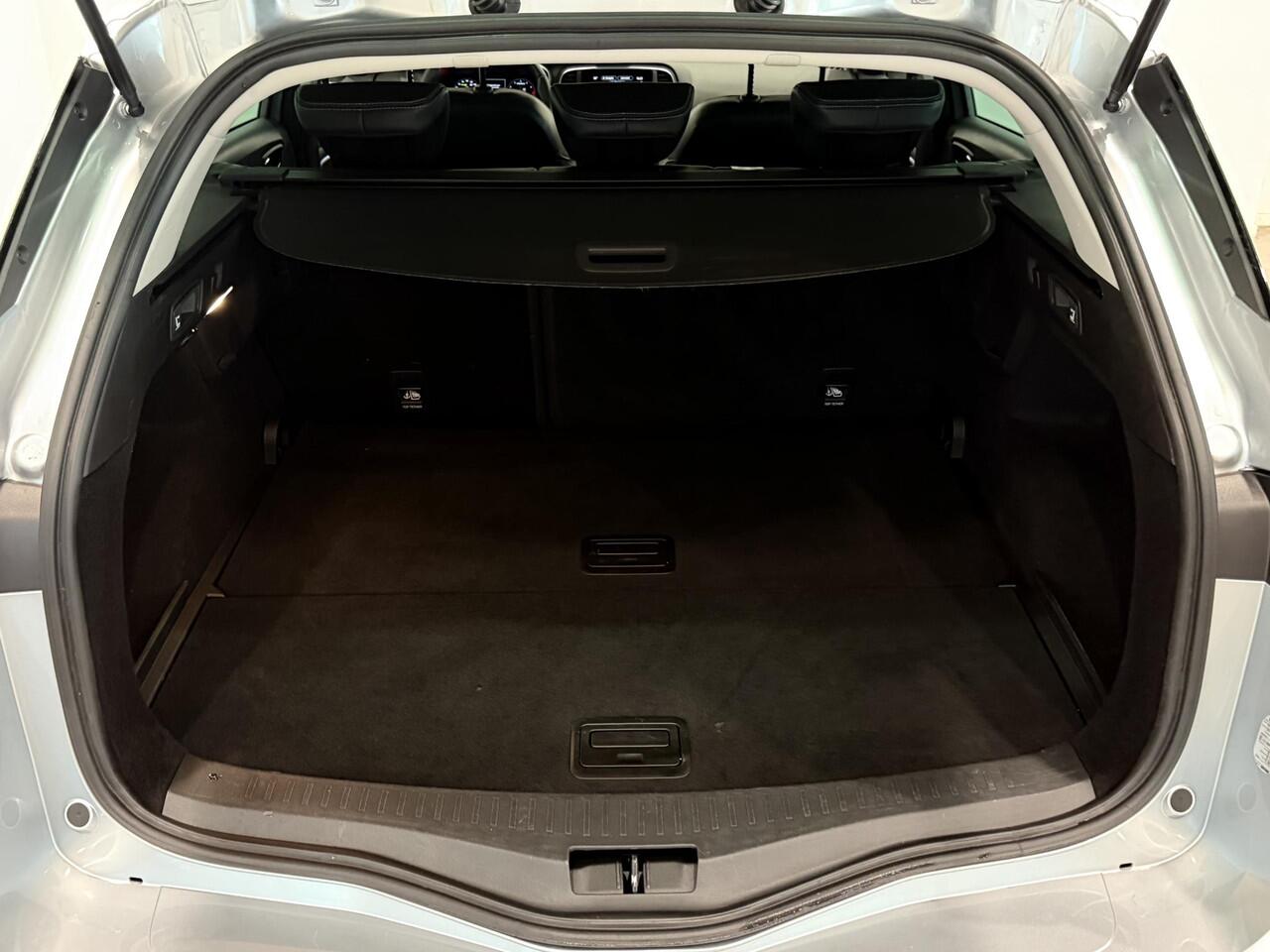 Renault MEGANE Estate 1.3 TCe 140 EDC Techno | Trekhaak 1.700 KG | All season banden | Dodehoek Detectie