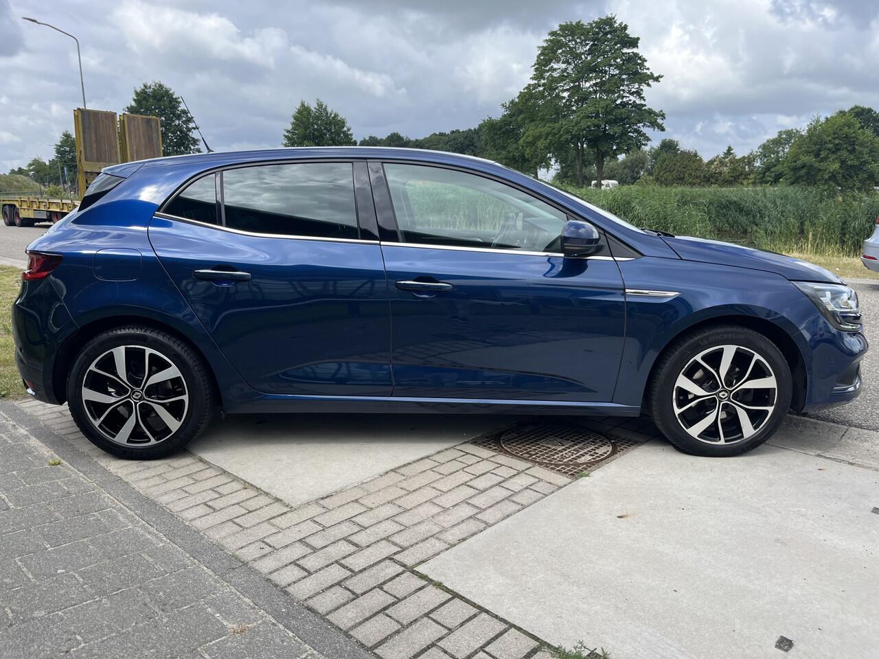 Renault MEGANE 1.3 TCe Bose 140PK / Camera / Groot scherm / Aut. Parkeren / Clima / Cruise /