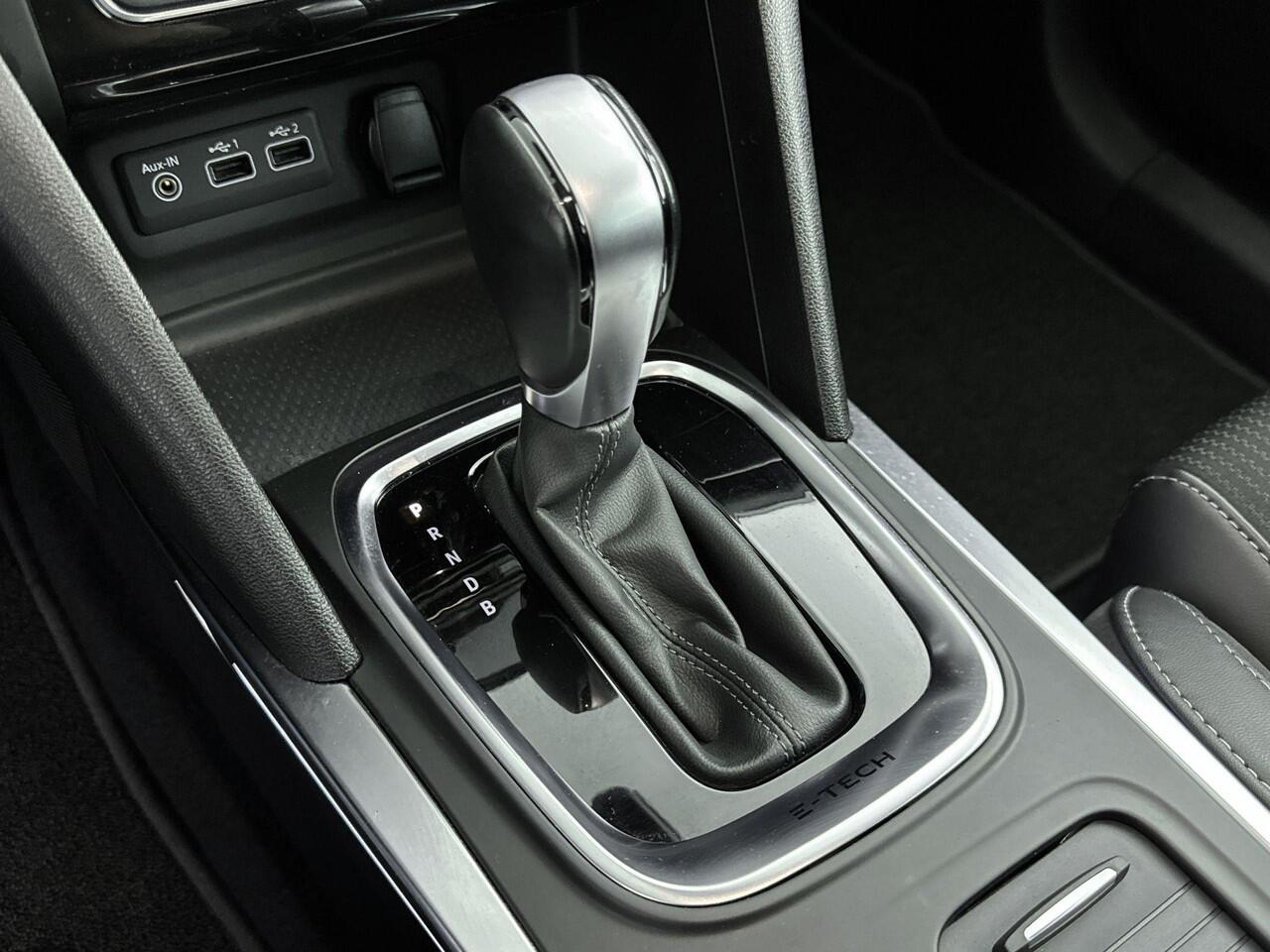 Renault MEGANE Estate 1.6 E-Tech Plug-In Hybrid 160Pk Intens Automaat | Navigatie | Bose geluidssysteem | Apple & Android Carplay | Parkeersensoren & Camera | Climate Control | Head-up Display | All Season Banden |