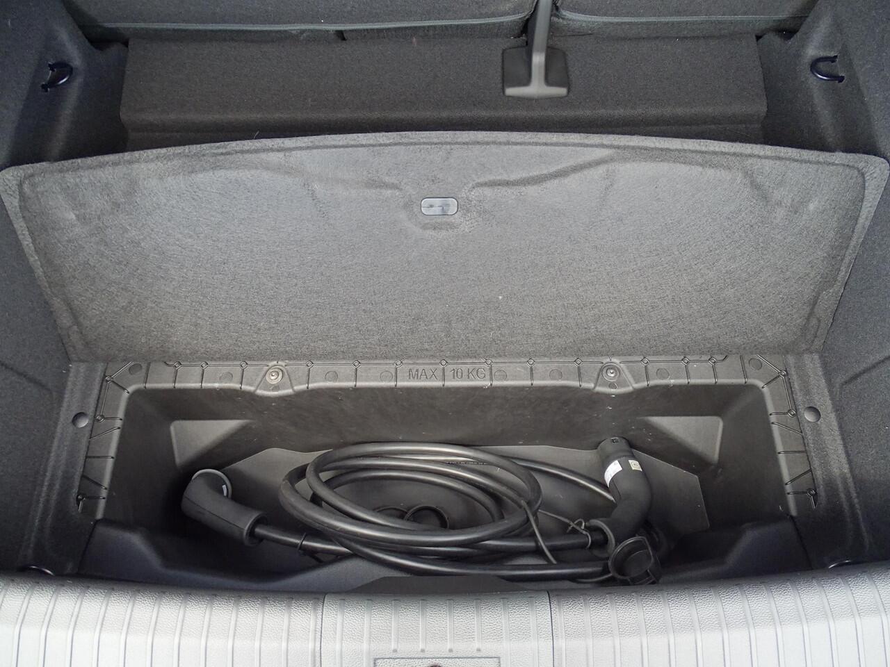 Renault MEGANE E-Tech comfort range Techno 60 kWh | PACK WINTER TECHNO | PACK ADVANCED DRIVE ASSIST & AUGMENTED VISION | HARMAN KARDON | ELEK. VERW. STUURWIEL