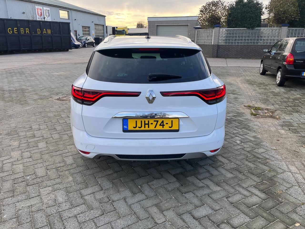 Renault MEGANE Estate automaat 1.6 E-Tech Plug-In Hybrid 160 Business Edition One navi parkeersensoren etc etc incl thuislader