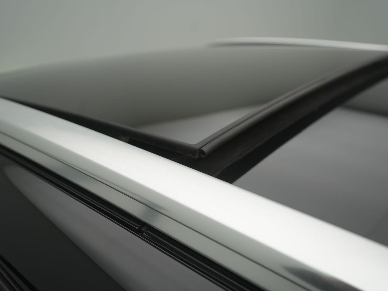 Renault MEGANE Estate TCe 140 Bose - Occasion Lease vanaf ¤589 p/m - RIJKLAARPRIJS - Achteruitrijcamera - Elektrisch Glazen Schuif/Kanteldak - Dealeronderhouden