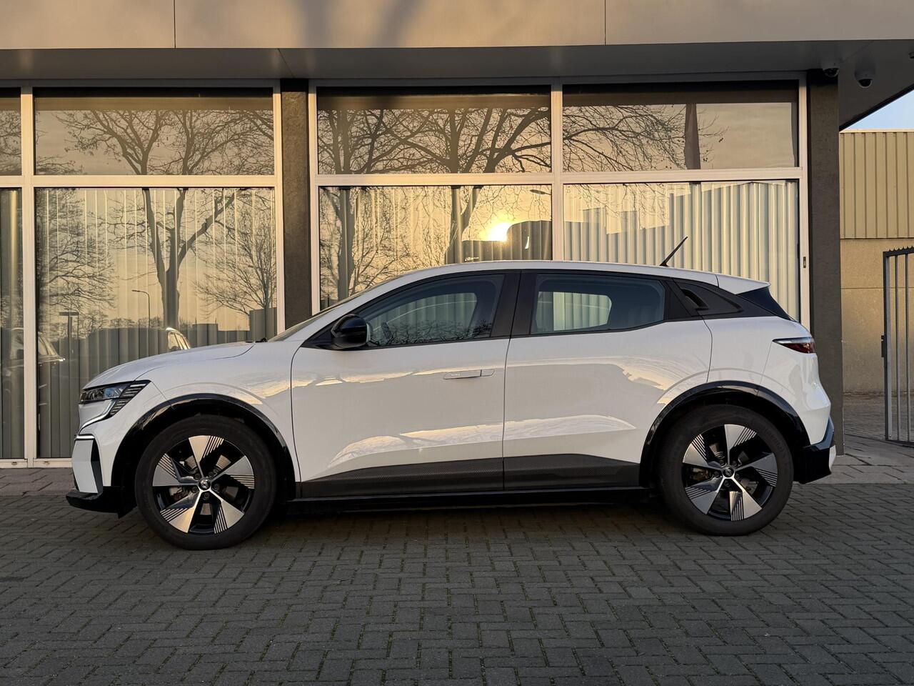 Renault MEGANE E-Tech EV60 Optimum Charge Equilibre 218PK Automaat Achteruitrijcamera, Keyless, Stoel & Stuurwielverwarming, Parkeersensoren Achter