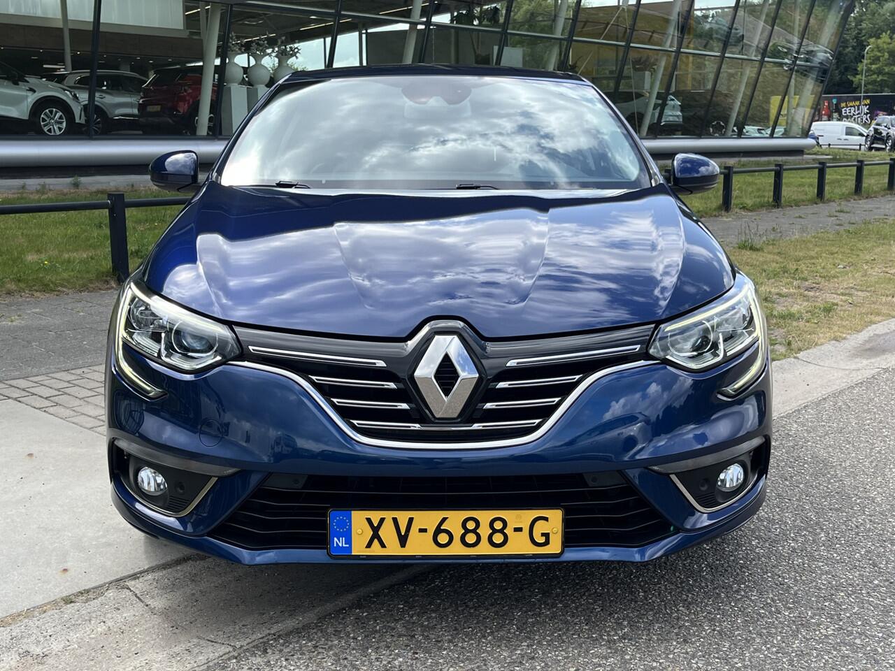 Renault MEGANE 1.3 TCe Bose 140PK / Camera / Groot scherm / Aut. Parkeren / Clima / Cruise /