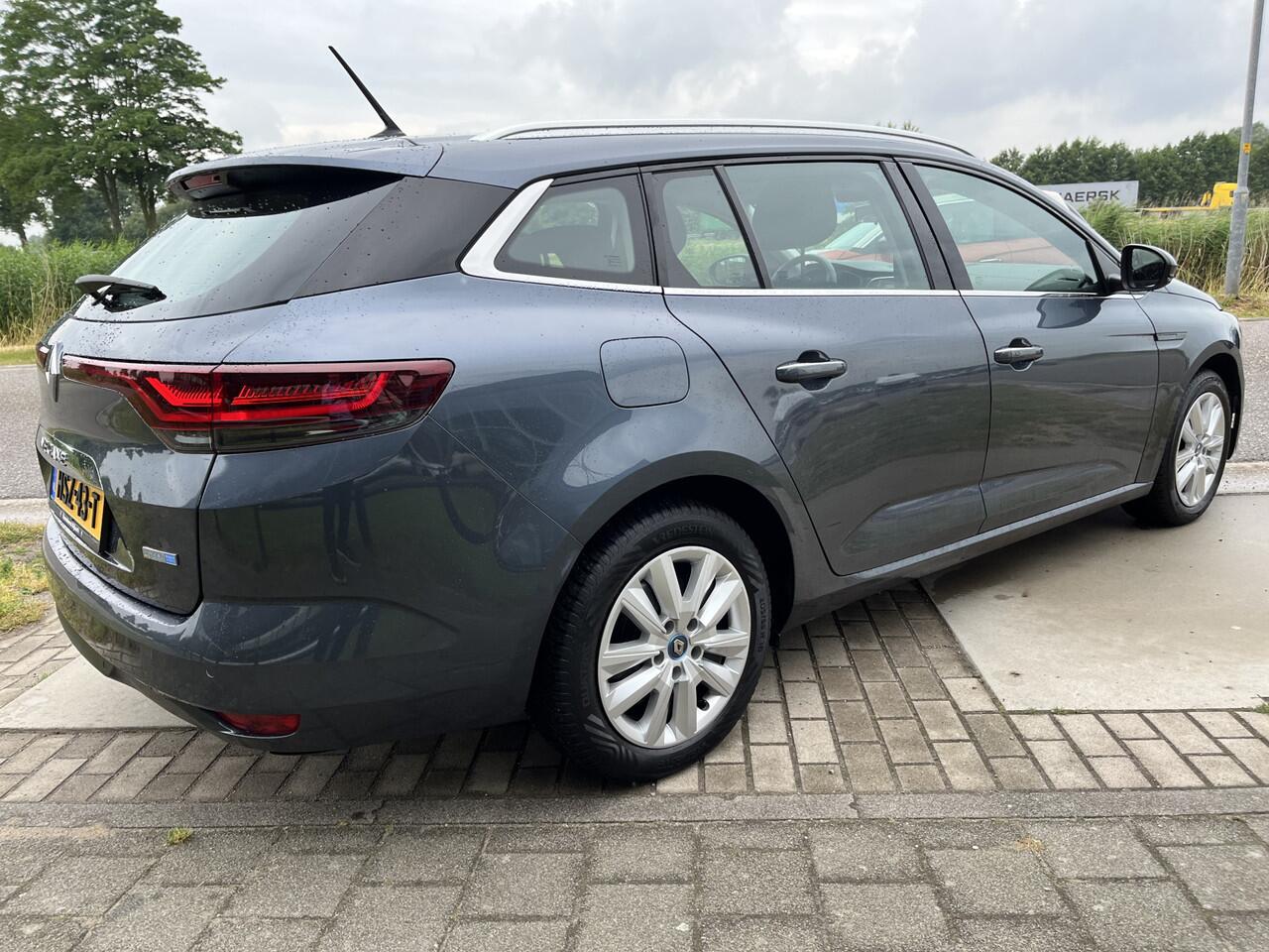 Renault MEGANE Estate 1.6 E-Tech Plug-In Hybrid 160 Business / Automaat / Apple Carplay - Android Auto / PDC V+A / Keyless / Climate /