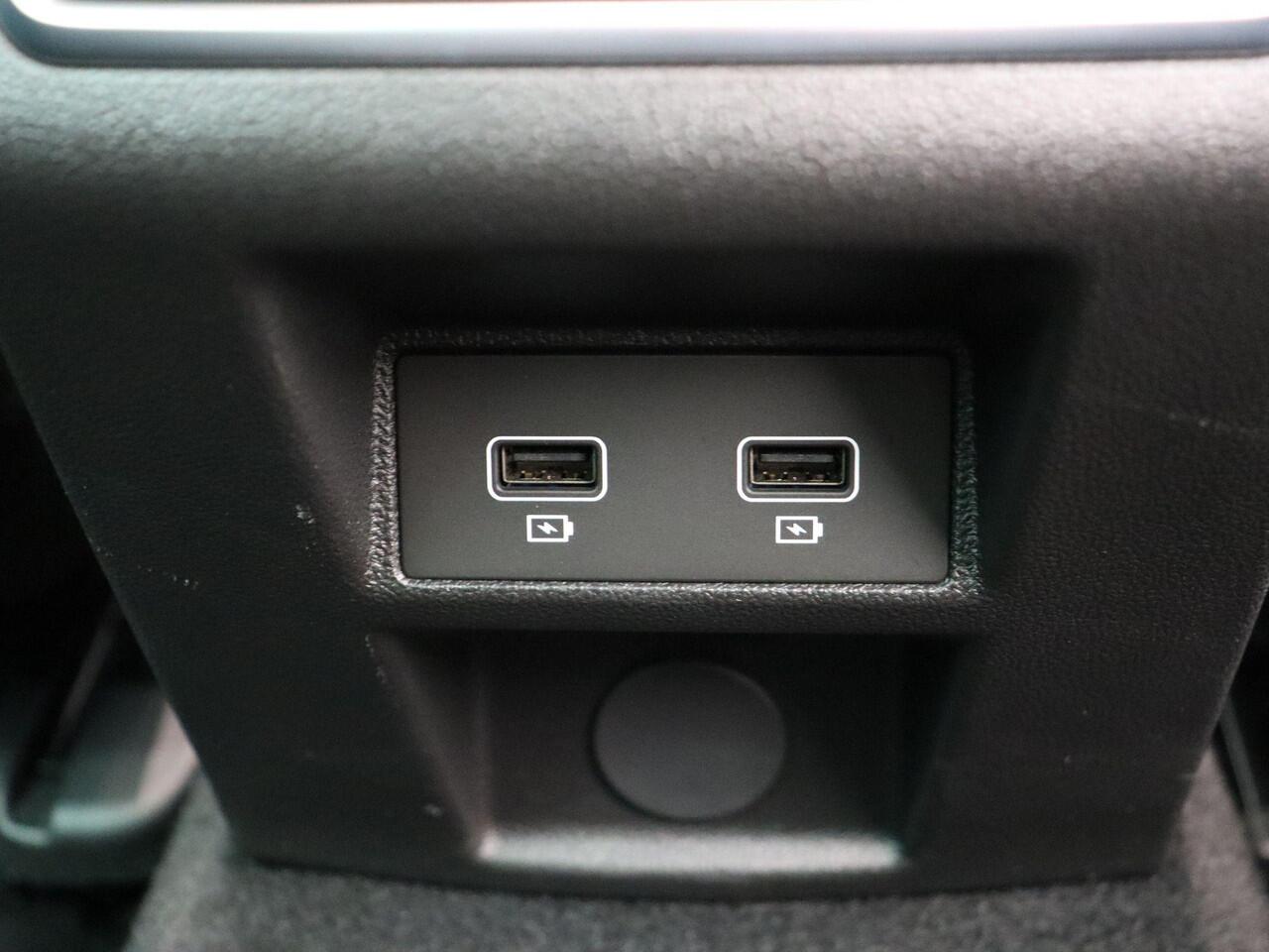 Renault MEGANE Estate TCe 140 Techno | Stoel-stuur verwarming | Navigatie | Achteruitrijcamera | Parkeersensoren rondom |