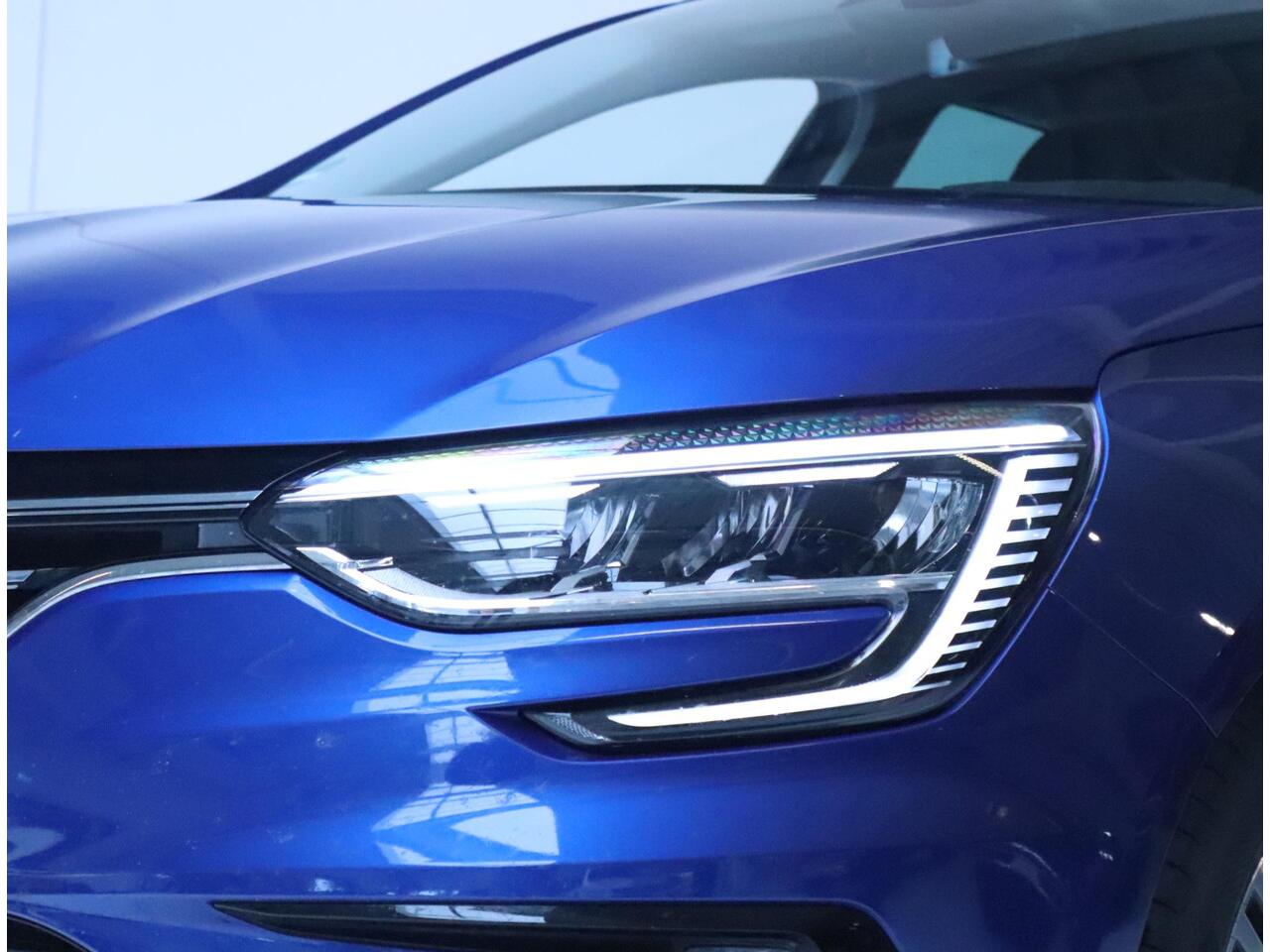 Renault MEGANE Estate 1.3 TCe 140 EDC Intens Clima | Navi | PDC | Lichtmetalen velgen 16" | Trekhaak |