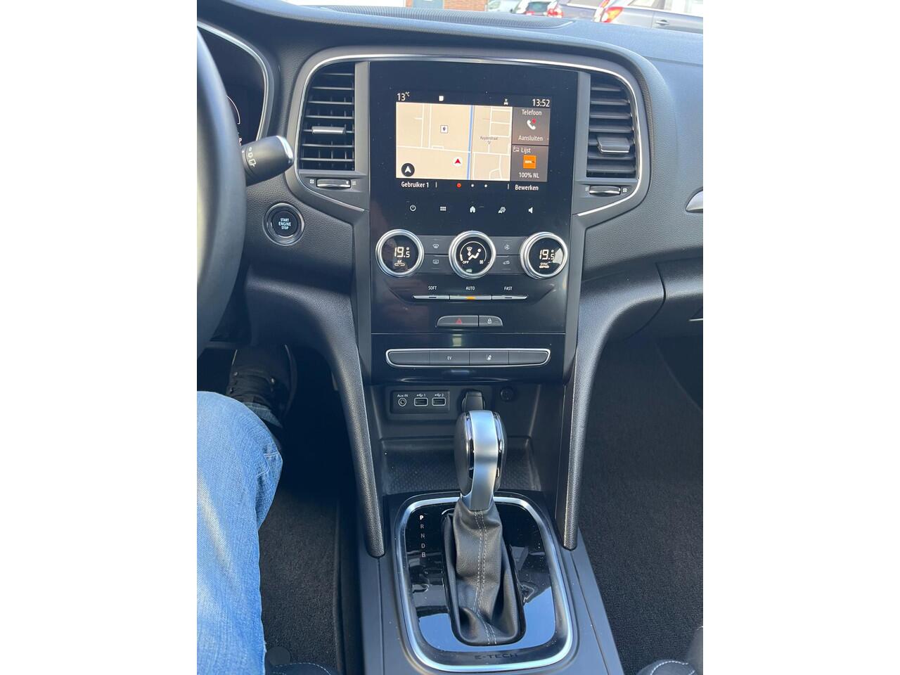 Renault MEGANE Estate automaat 1.6 E-Tech Plug-In Hybrid 160 Business Edition One navi parkeersensoren etc etc incl thuislader