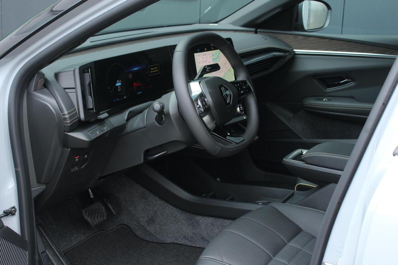 Renault MEGANE E-Tech EV60 Optimum Charge Iconic | Google Navigatie | Apple & Android Carplay | Parkeersensoren Voor & Achter | 360 Camera | Adaptieve Cruise Control | Privacy Glass | Lederen Bekleding | Keyless Entry |