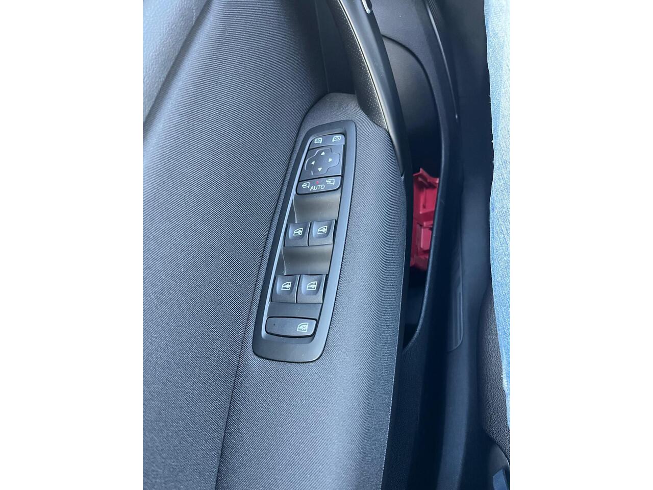 Renault MEGANE Estate automaat 1.6 E-Tech Plug-In Hybrid 160 Business Edition One navi parkeersensoren etc etc incl thuislader