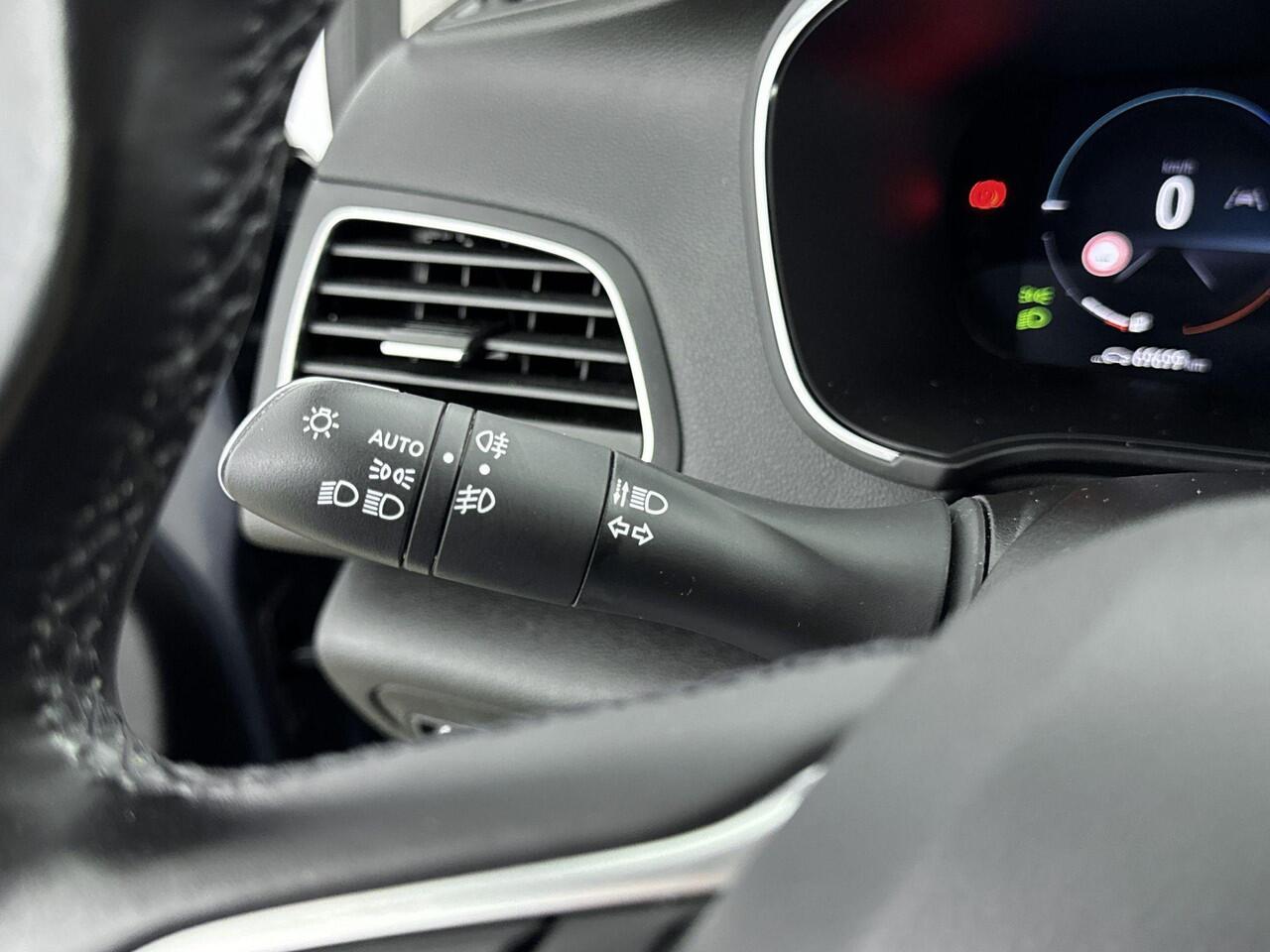 Renault MEGANE Estate 1.6 E-Tech Plug-In Hybrid 160Pk Intens Automaat | Navigatie | Bose geluidssysteem | Apple & Android Carplay | Parkeersensoren & Camera | Climate Control | Head-up Display | All Season Banden |