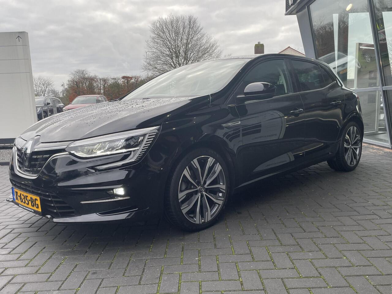 Renault MEGANE 1.3 TCe Business Edition One / automaat / panoramadak / elektrische stoelen / boze geluidsysteem / dodehoeksensoren / achteruitrijcamera / parkeersensoren
