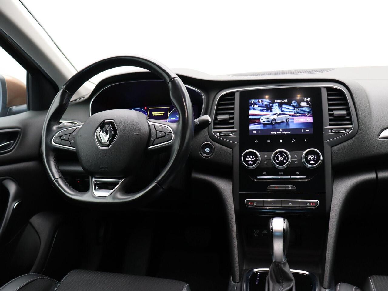 Renault MEGANE Estate 1.6 E-Tech Plug-In Hybrid 160 Intens | Trekhaak | Stoelverwarming |