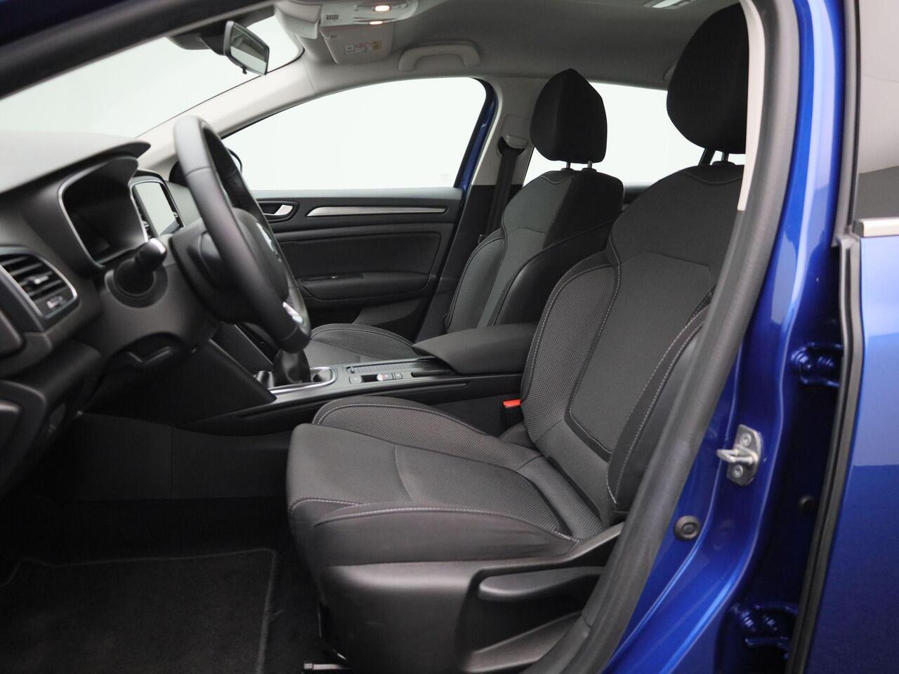 Renault MEGANE Estate 1.3 TCe 140 PK Equilibre Navigatie | Climate Control | Cruise Control | Parkeersensoren Voor en Achter | Apple Carplay & Android Auto