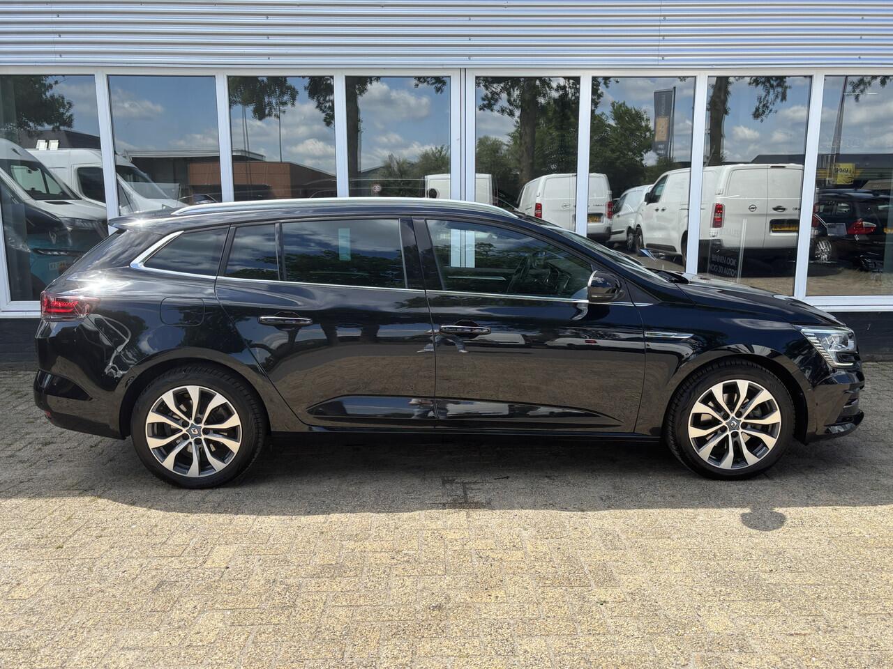Renault MEGANE Estate 1.6 E-Tech Plug-In Hybrid 160 R.S. Line | Stuur en Stoel Verwarming | Parkeer Assist | Head Up Display