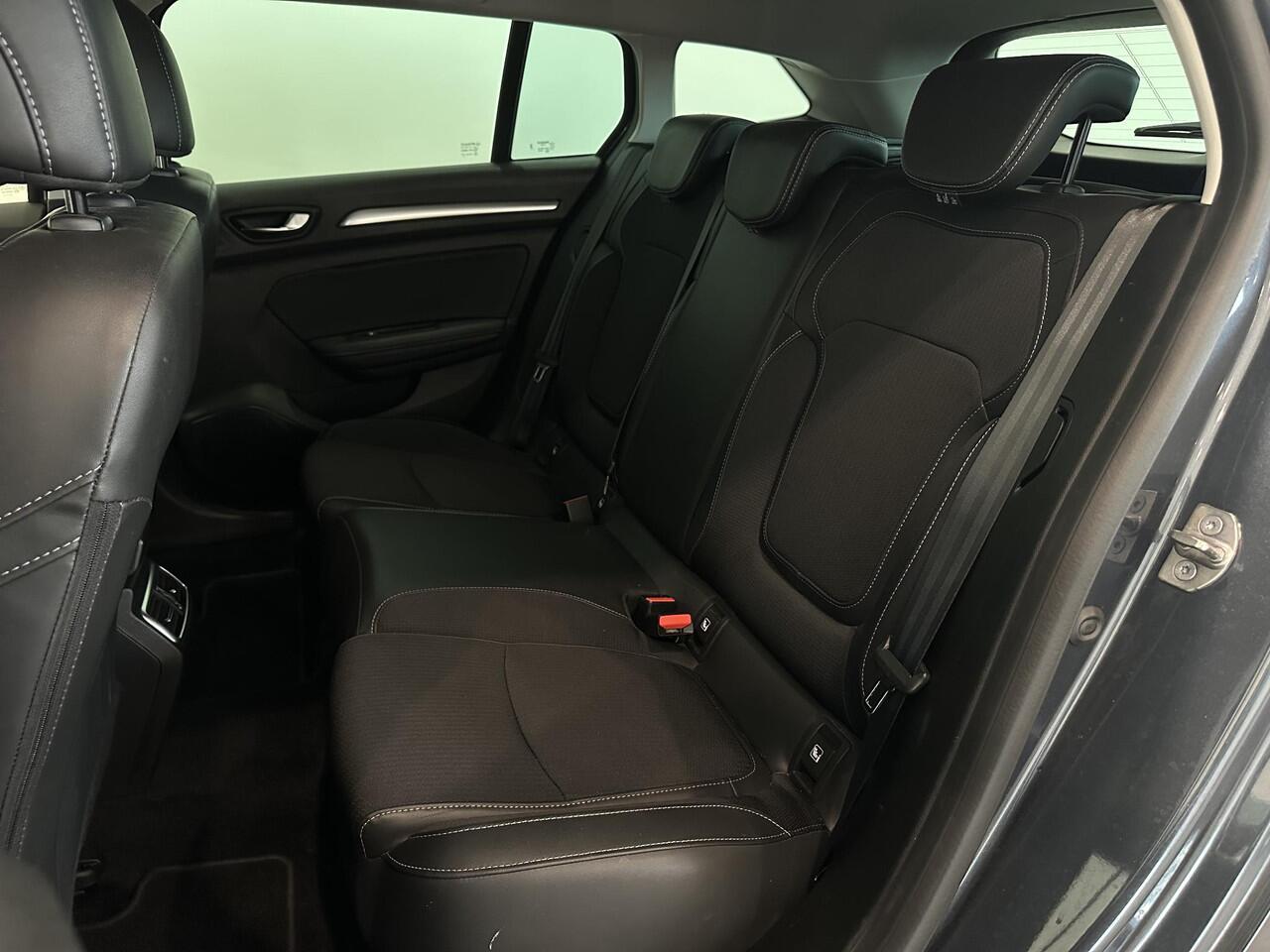 Renault MEGANE Estate 1.3 TCe 140 EDC Techno | Trekhaak 1.700 KG | All season banden | Dodehoek Detectie